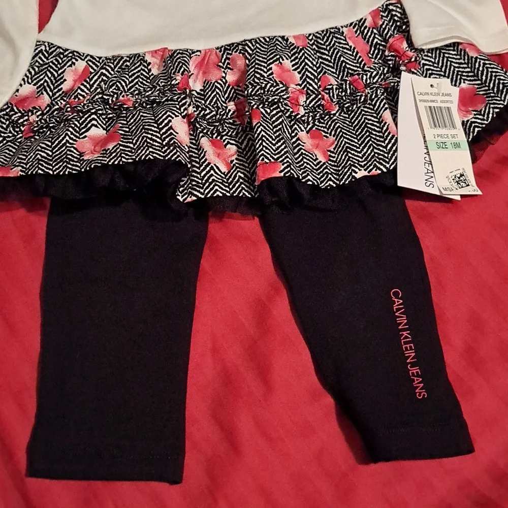Calvin Klein 2pc Set - Picture 2 of 4